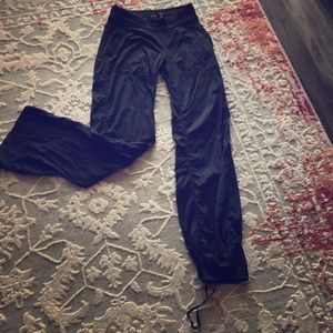Lululemon studio pant REGULAR black size 6